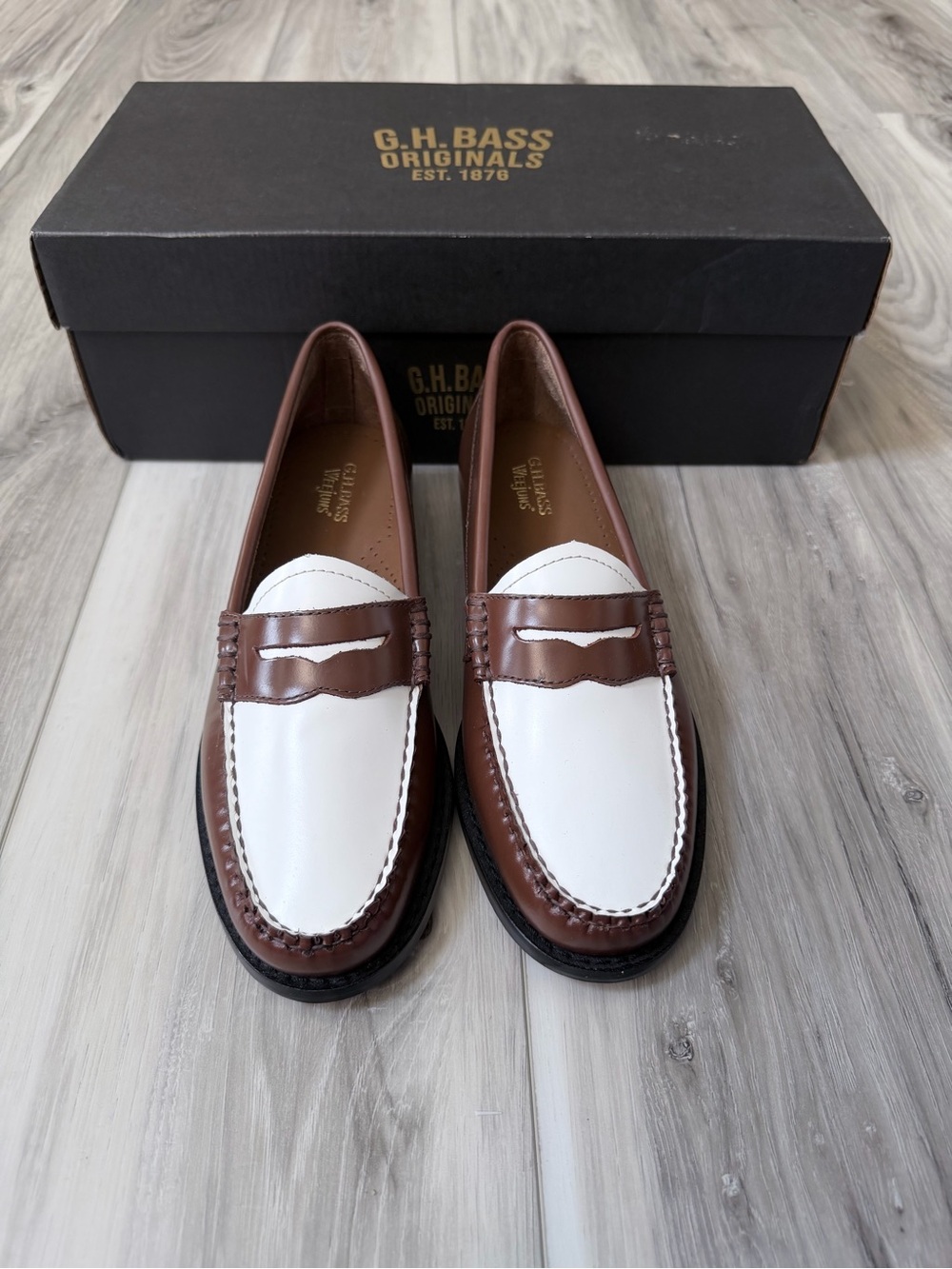 G.H. Bass Whitney Weejuns Brown White Leather Penny Loafers Women’s 7.5 - Picture 2 of 14